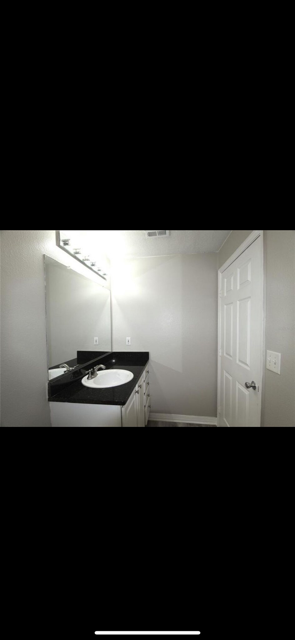 Building Photo - 501 Knights Run Ave