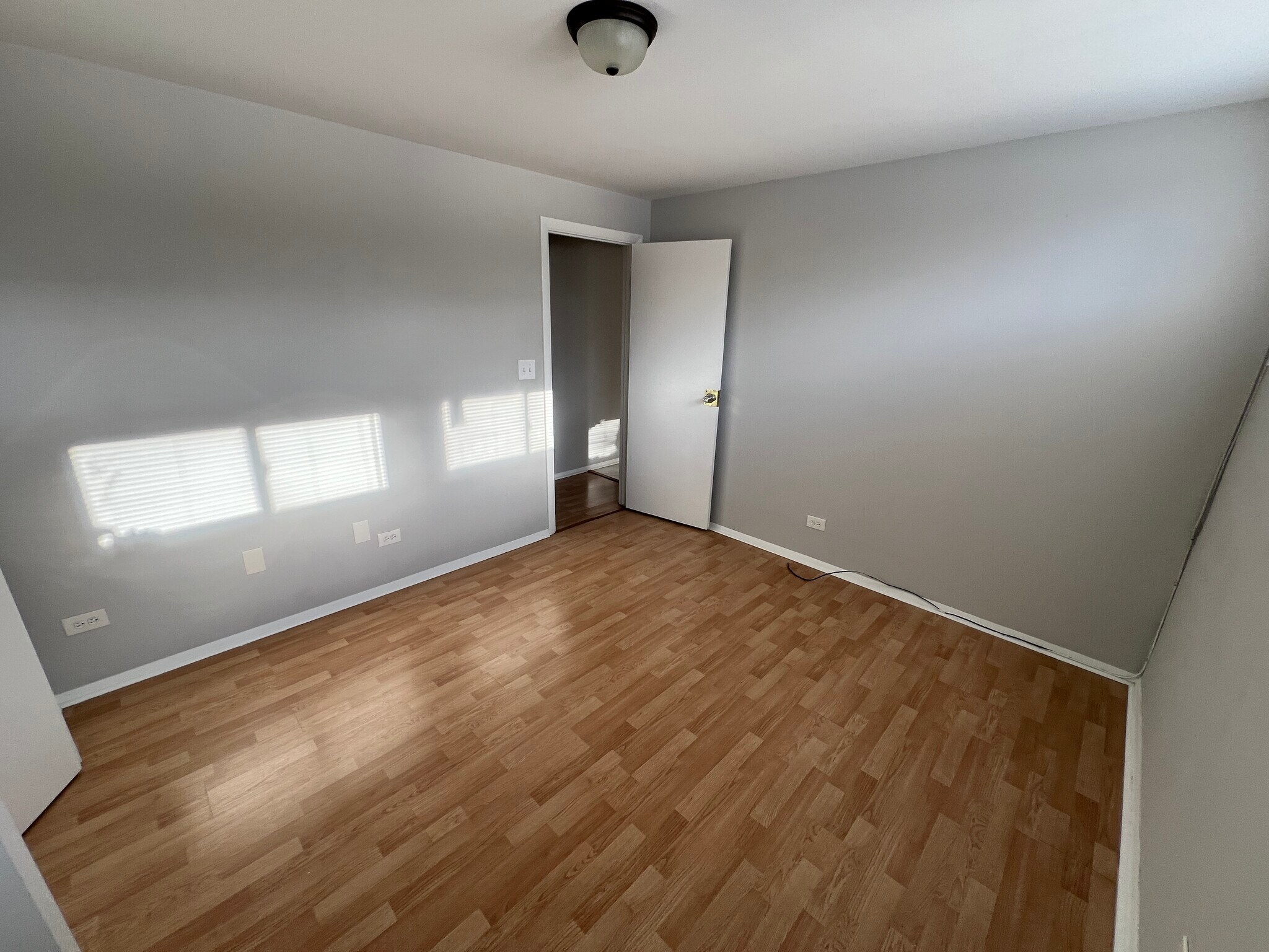 Building Photo - 3021 W Belmont Ave