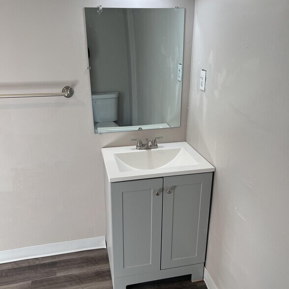 Building Photo - 1919 Widmer Ct NE