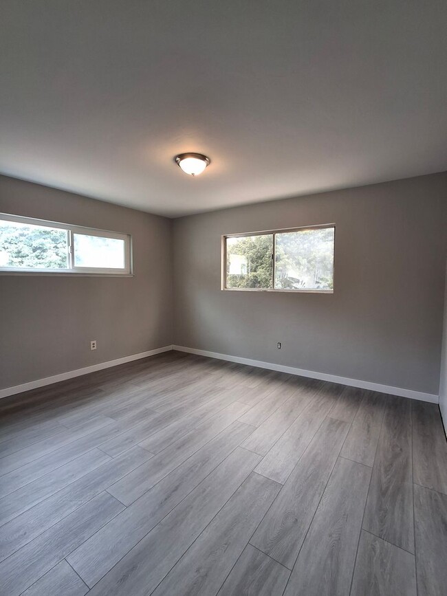 Building Photo - Great Home on a Large Lot! MUST SEE!!!