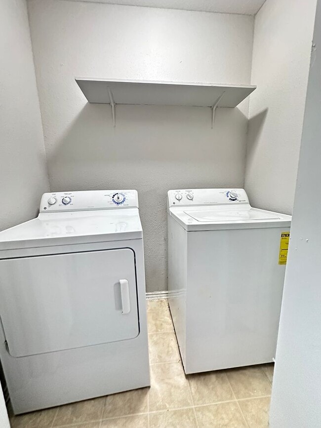 Building Photo - Best Value near Downtown for Immediate Mov...