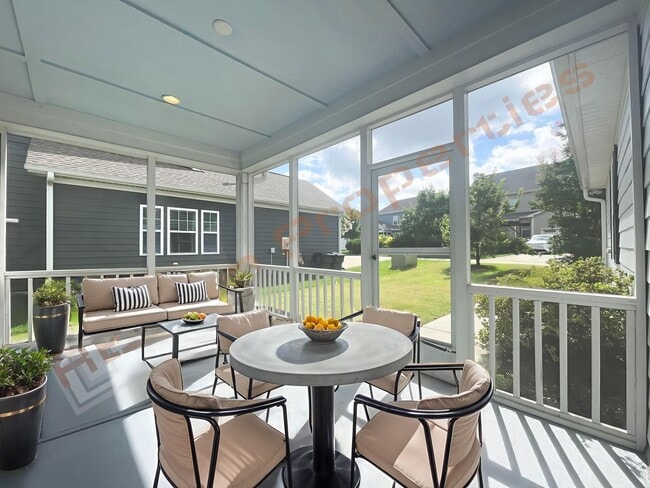 Building Photo - Lovely & Spacious 3 Bedroom, 2.5 Bathroom ...