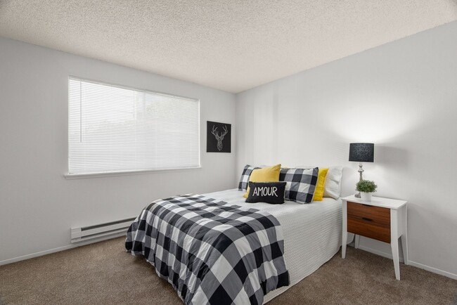 Building Photo - Renovated 2 Bedroom in Auburn!