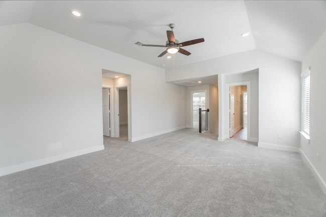 Building Photo - 10627 Whitejacket