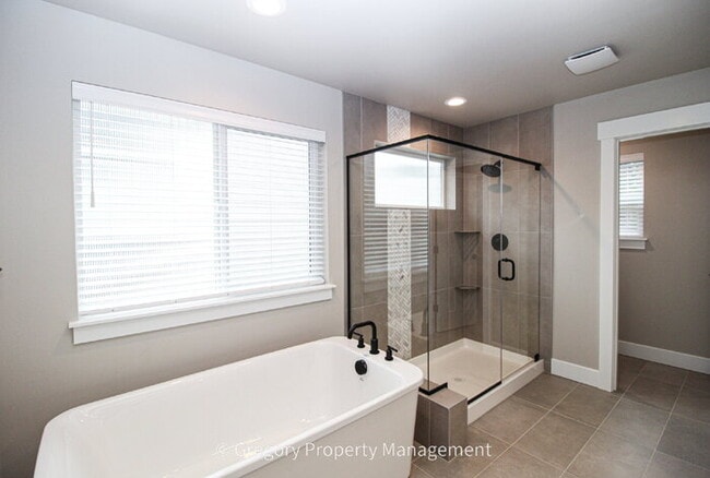 Building Photo - Brand New Spacious 5-Bedroom Retreat at Coyote Ridge 3 Full Baths 2 Car Garage 2330sf A/C Prime B...