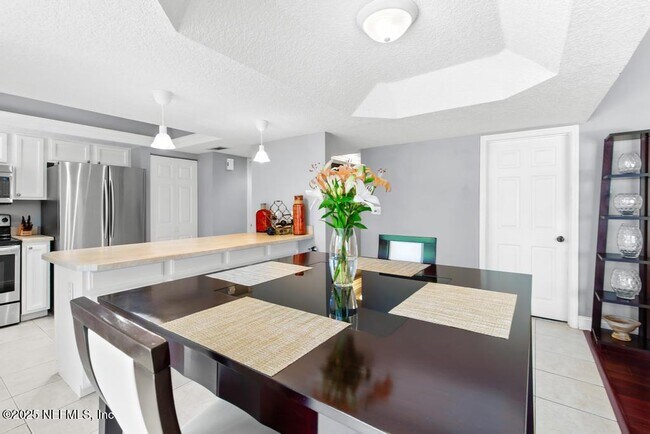 Building Photo - 5400 La Moya Ave