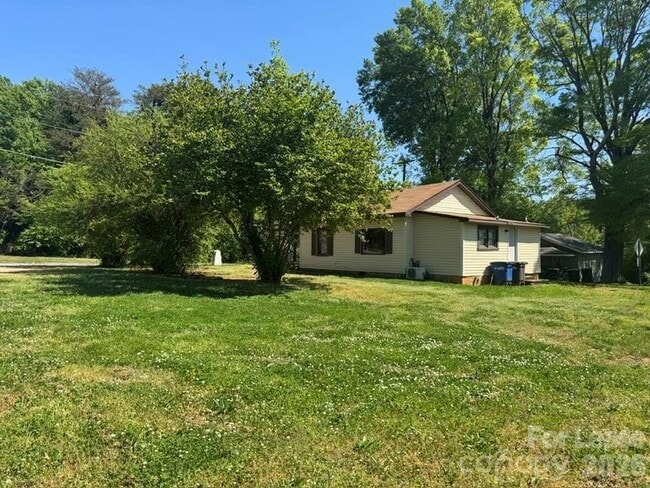 Building Photo - 534 Logan St