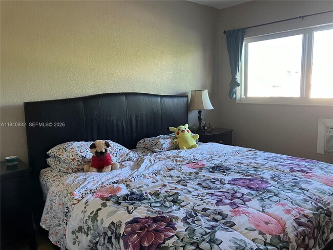 Building Photo - 455 Golden Isles Dr