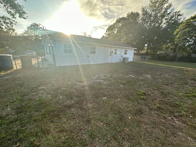 Building Photo - 318 Wallington Rd