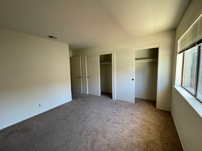 Building Photo - 3bd/2ba - Santa Clara Townhouse with 2 Car Garage