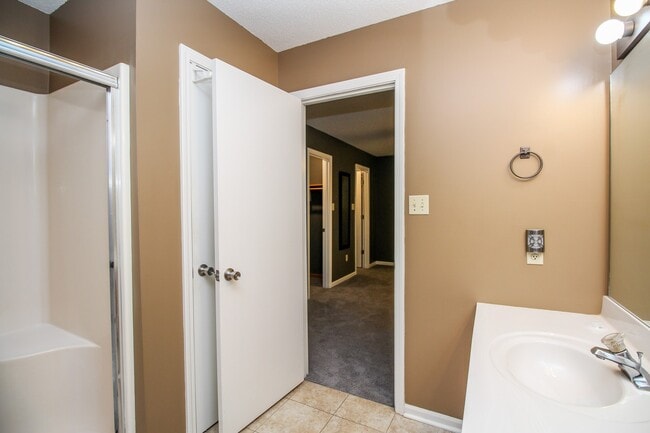 Building Photo - Beautiful Single Family Home located in South Columbia