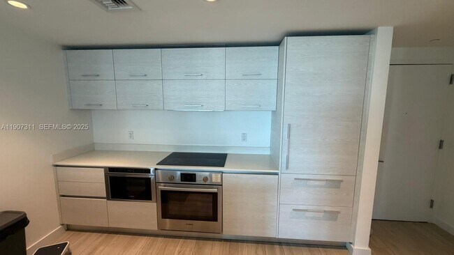 Building Photo - 1300 S Miami Ave