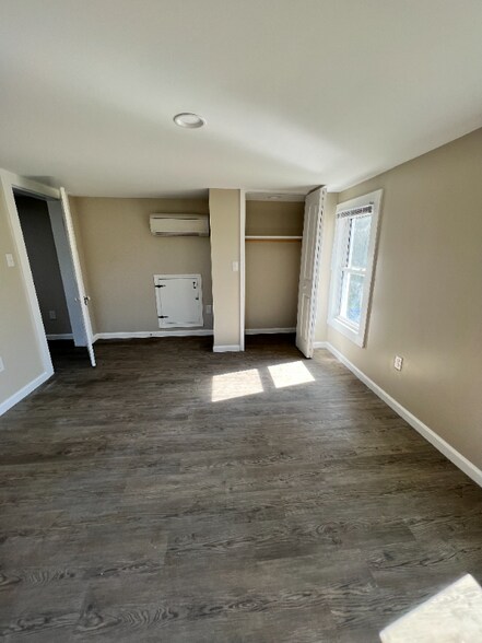 Building Photo - 61 Flat Swamp Rd