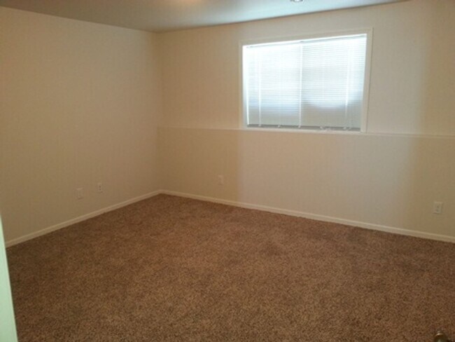 Building Photo - 3 Bed 3 Bath Single Family Home