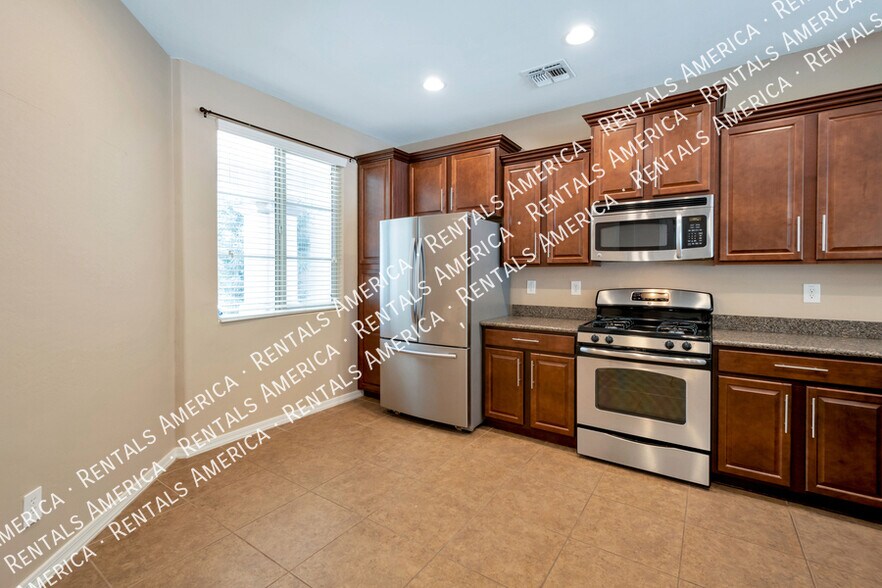 Building Photo - 274 W Sweet Shrub Ave