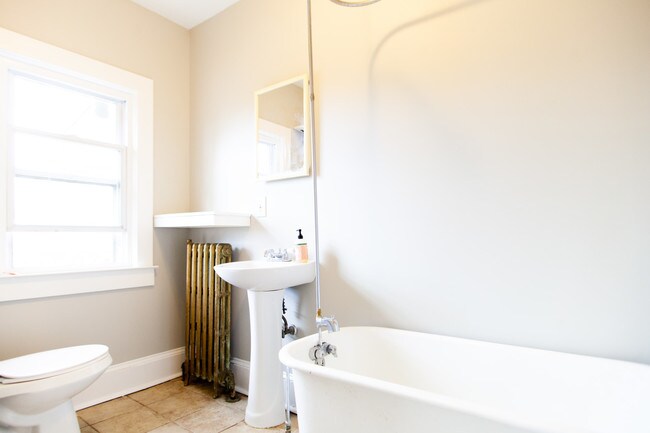 Building Photo - 4510 Dix st