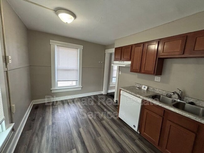 Building Photo - 335 Watervliet Ave