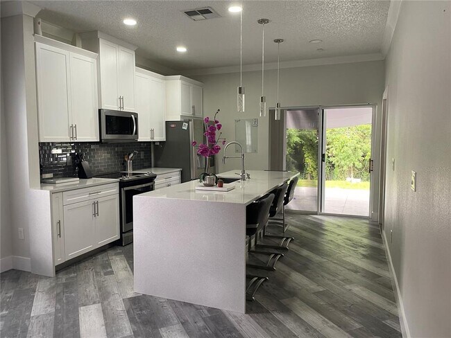 Building Photo - 4625 Waterside Pointe Cir