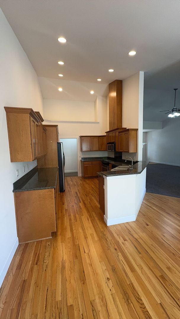 Building Photo - 2 Bed 2 Bath Home