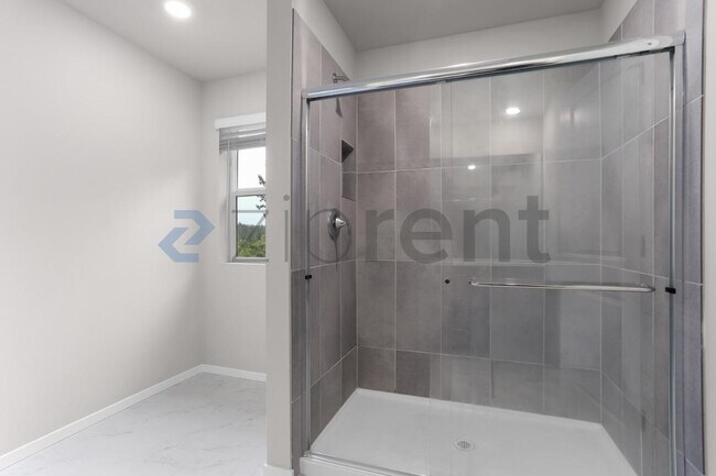 Building Photo - Unit