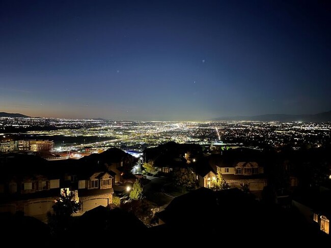 Building Photo - GREAT HOME W MILLION DOLLAR VIEWS OF SL VA...