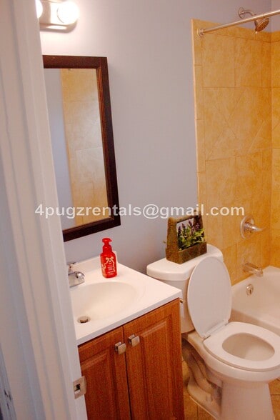 Building Photo - 107 W Newcomb Rd