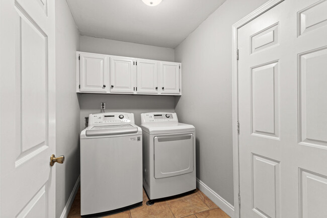 Building Photo - 3876 Paradise Bay Dr