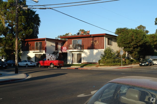 Building Photo - 760 Embarcadero Del Norte