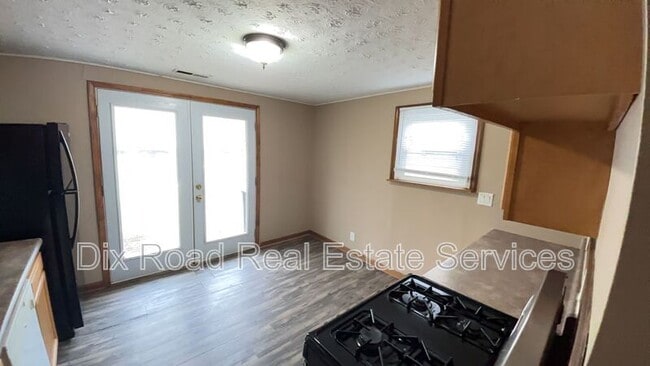 Building Photo - 163 Tecumseh Dr