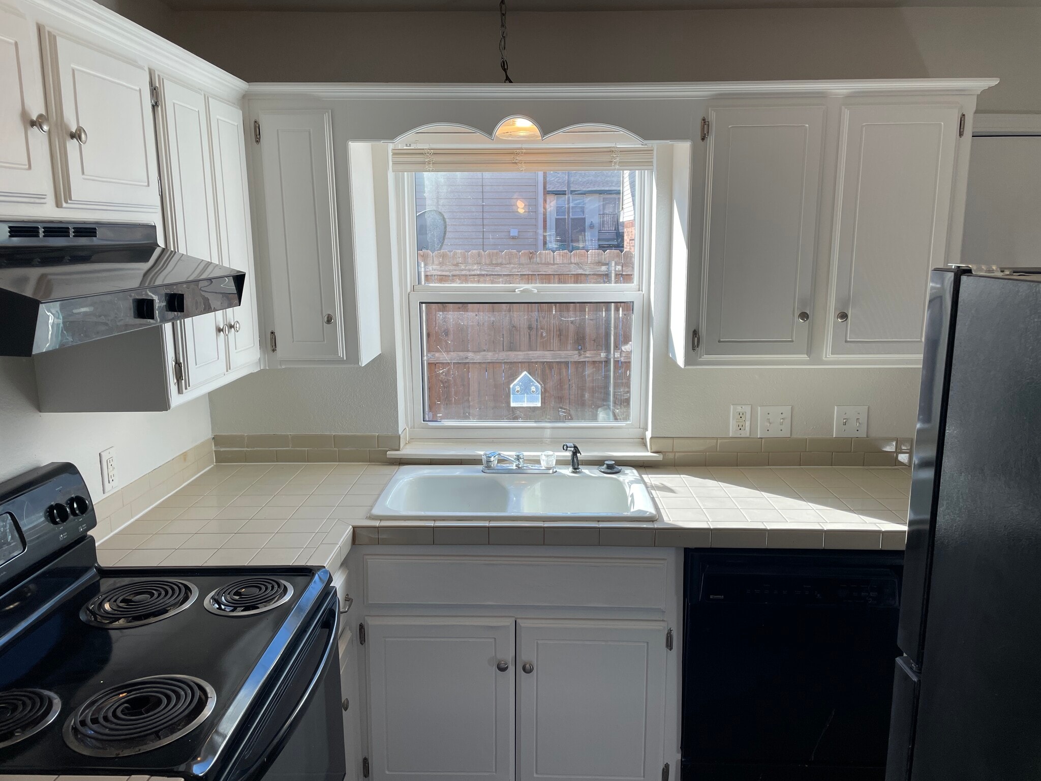 Building Photo - 1901 E Lindsey St