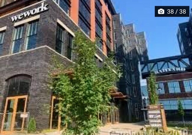 Building Photo - A Gem in South End - a few blocks from light Rail, Restaurants