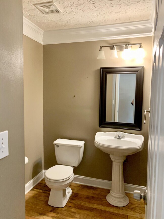 Building Photo - 4442 Keenly Valley Dr NE