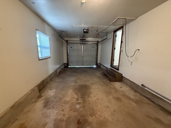 Building Photo - 2309 W Southgate St