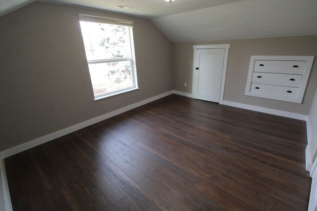 Building Photo - 2317 E Hartson Ave