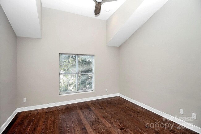 Building Photo - 2040 Atherton Heights Ln