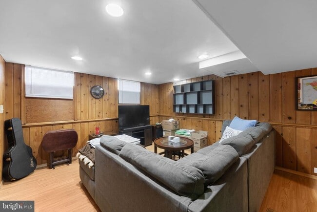 Building Photo - 5816 N Kings Hwy