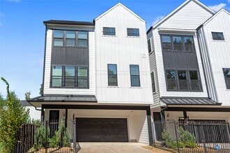 Building Photo - 3365 Daphne St