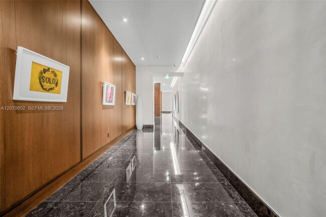 Building Photo - 200 Biscayne Blvd Way