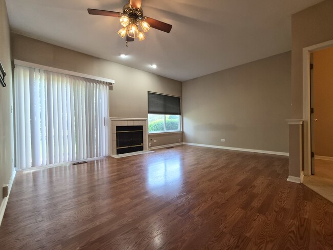Building Photo - 1015 Woodview Ct