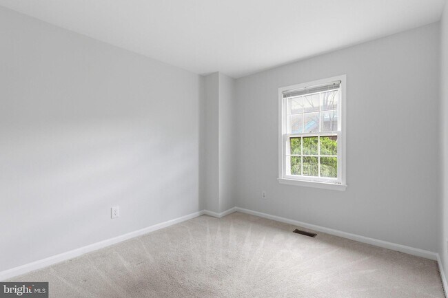 Building Photo - 8013 Dayspring Ct