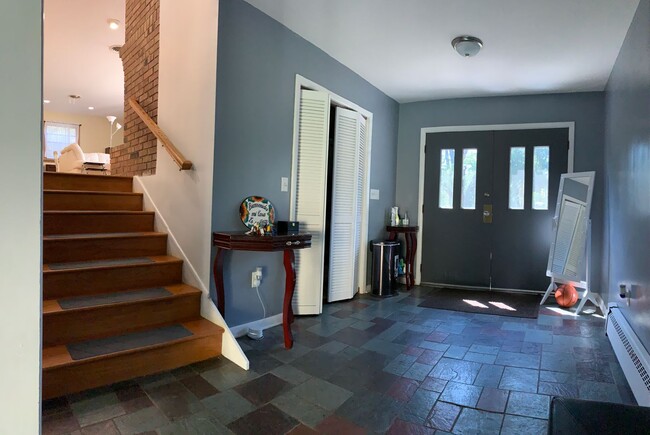 Building Photo - NOW Leasing!