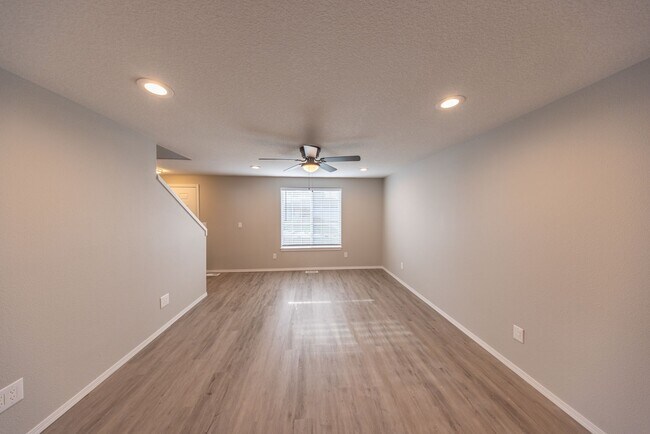 Building Photo - 5 bedroom home in Orchards - RV Parking