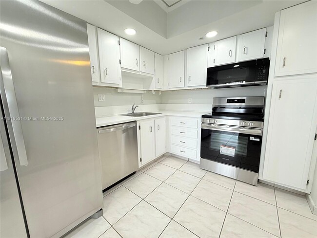 Building Photo - 1300 St Charles Pl