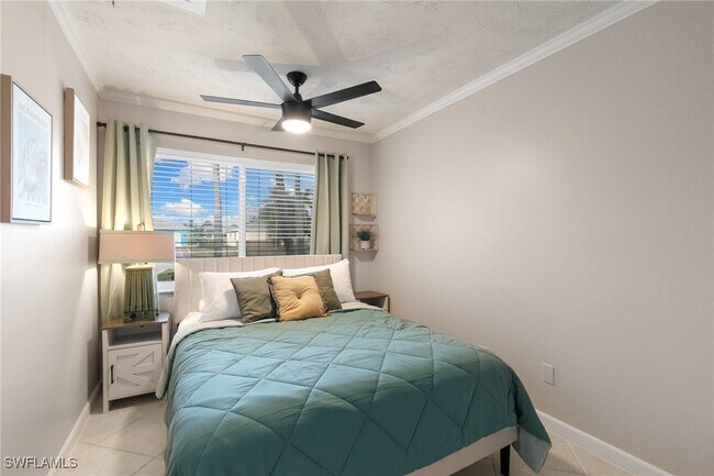 Building Photo - 3830 SE 12th Ave