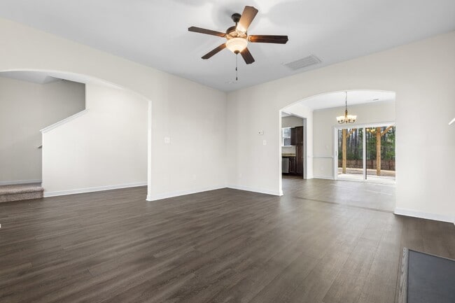 Building Photo - Evans Crossing