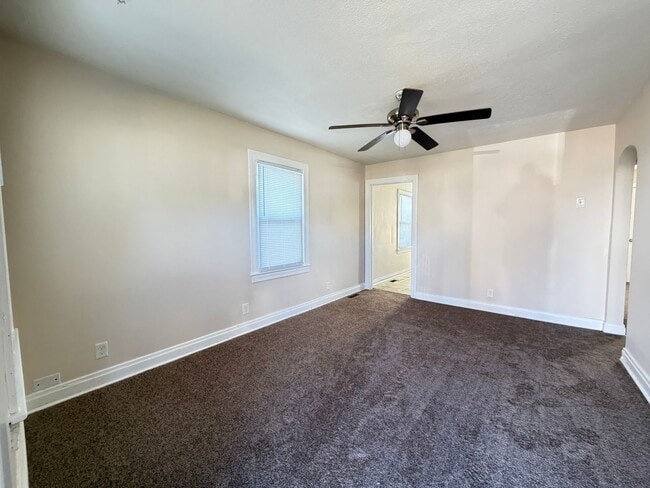 Building Photo - Nice 2 Bedroom And 1 Bath Home