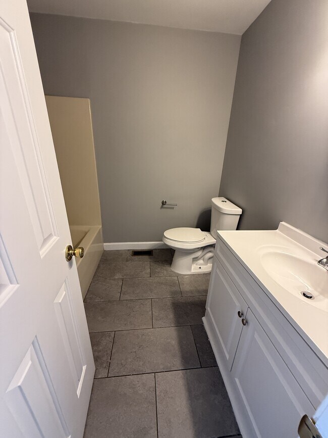 Building Photo - 1027 Pirates Ct