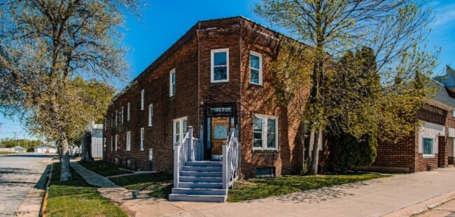 Building Photo - 24 W Main St