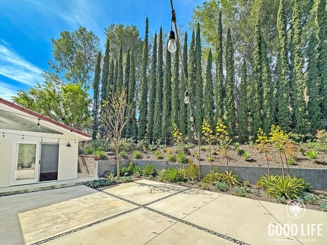 Building Photo - Stunning 3BR Home in Santa Ana with Private  Large Yard, Modern Upgrades & 2-Car Garage