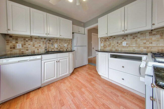 Building Photo - This classic 3 bedroom 2 bath Webster home features a front porch, large deck off the kitchen for...